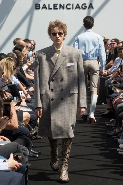 Look 7